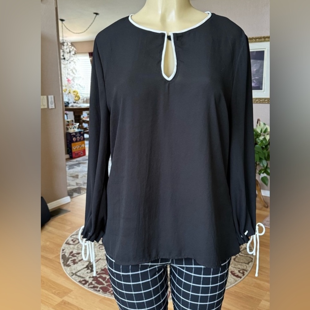 Bow black & white Women's blouse